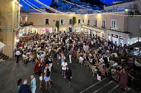 vita notturna capri|Discoteche e taverne